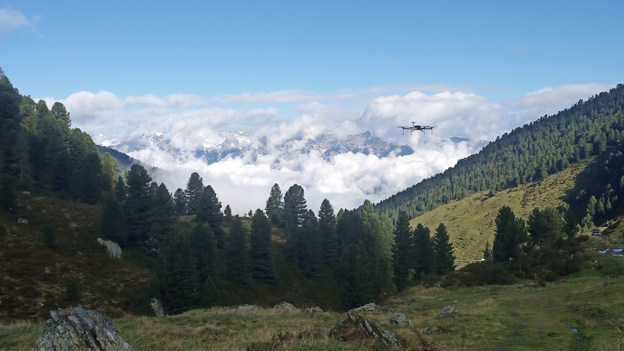 Drohne des DLR im Einsatz in den Alpen zu Turbulenz-Messungen