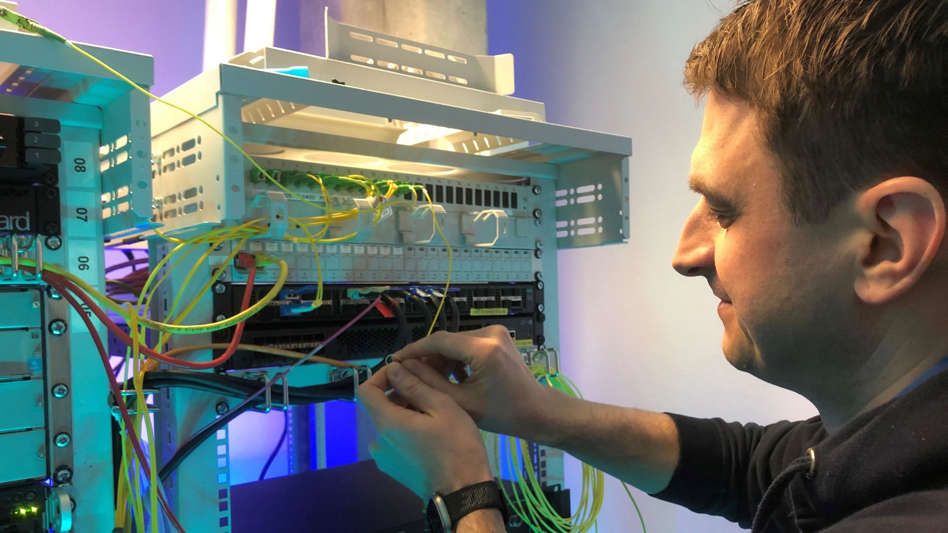 Manipulierte Glasfaser zum Übertragen des Quantenschlüssels