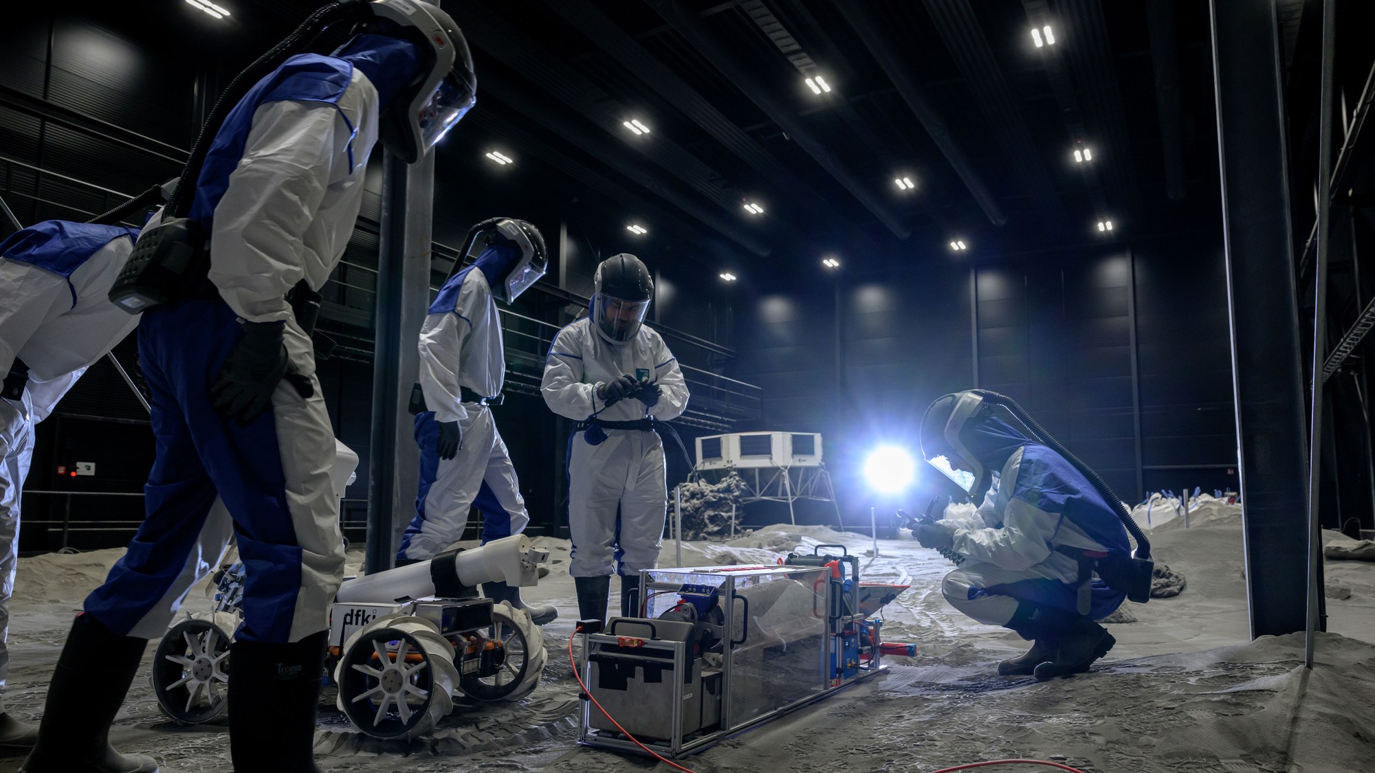 Team Bremen während der ESA Space Resources Challenge 2025 in der LUNA-Halle beim DLR in Köln