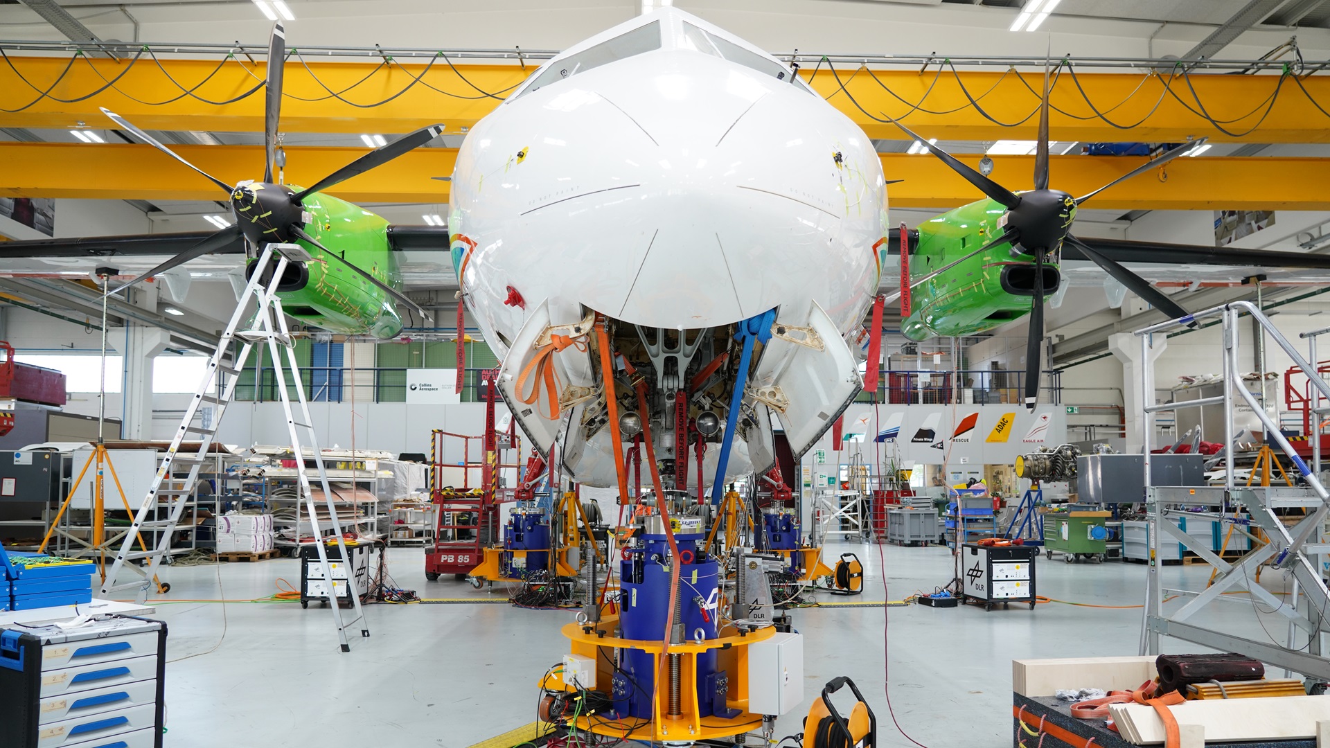 ein farbiges Bild der D328® UpLift, während eines erfolgreichem Standschwingungsversuch