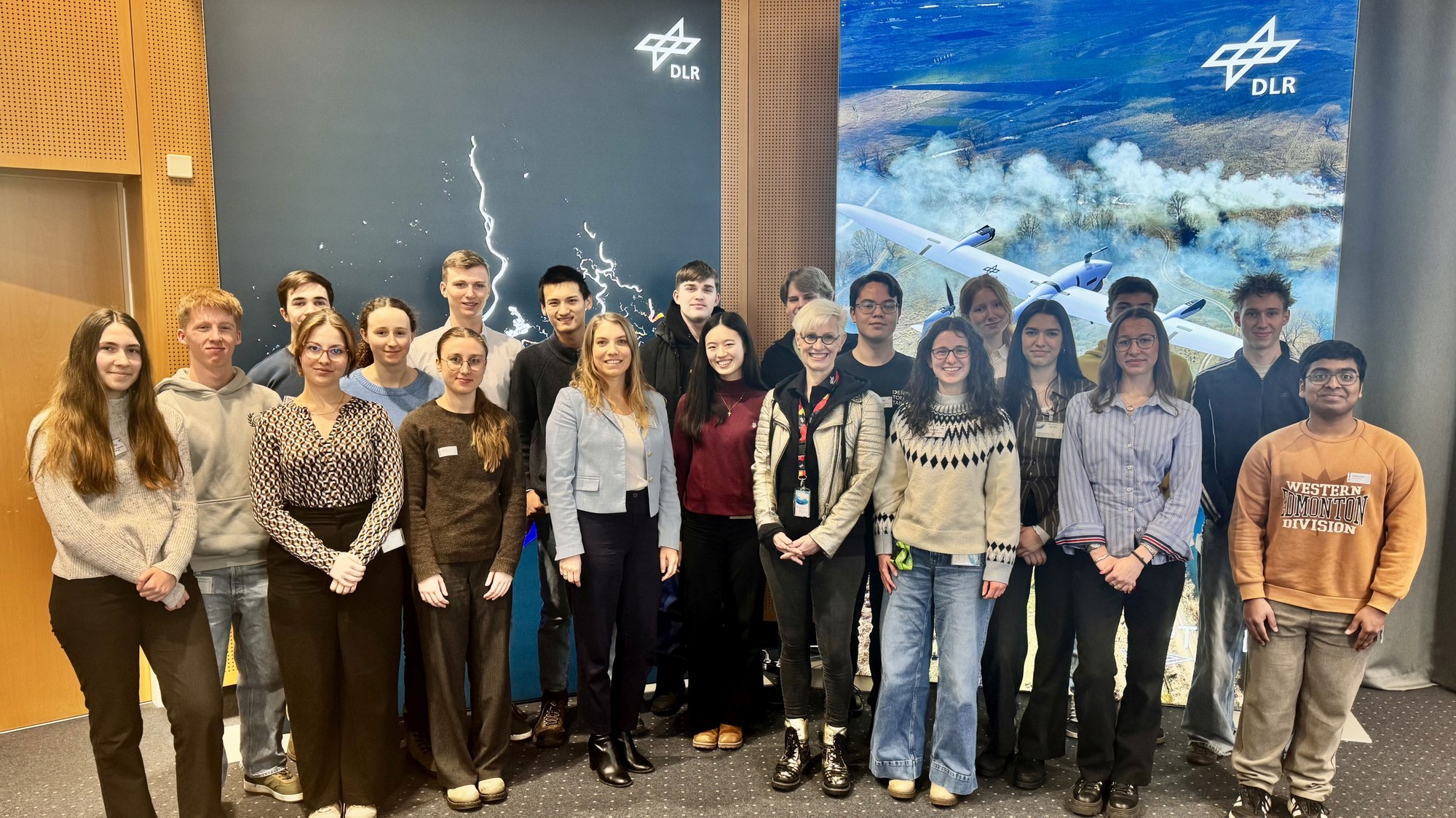 Gemeinsames Gruppenfoto der 30. DLR_Talent_School