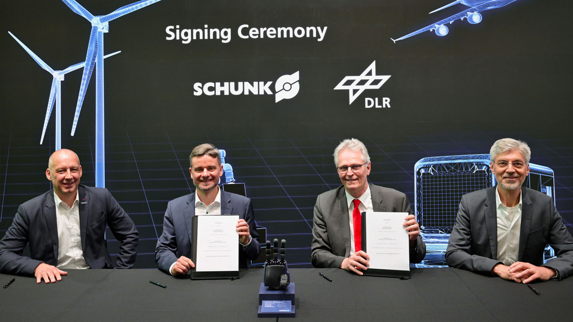 Unterzeichnung Lizenzierungsvertrag DLR und Schunk