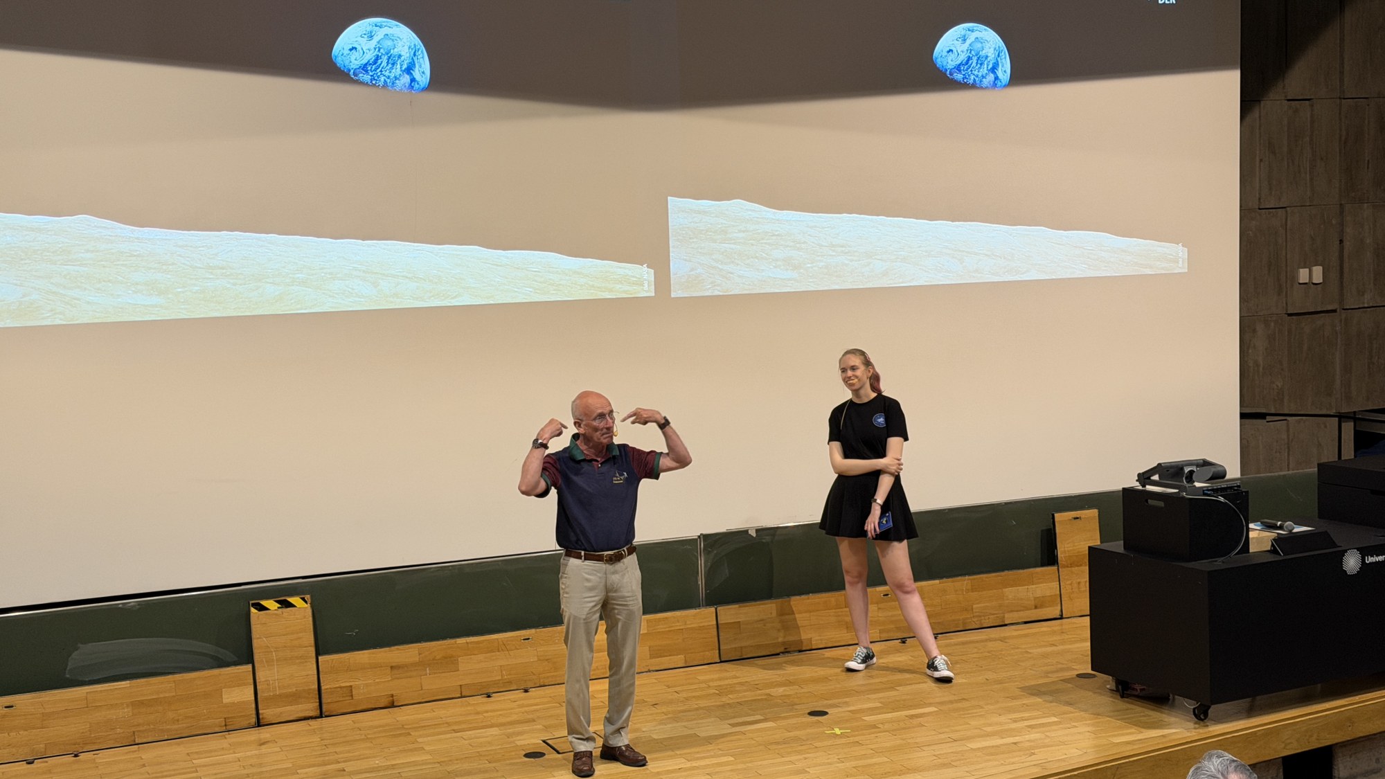 ESA-Astronaut Gerhard Thiele beim Vortrag im Hörsaal