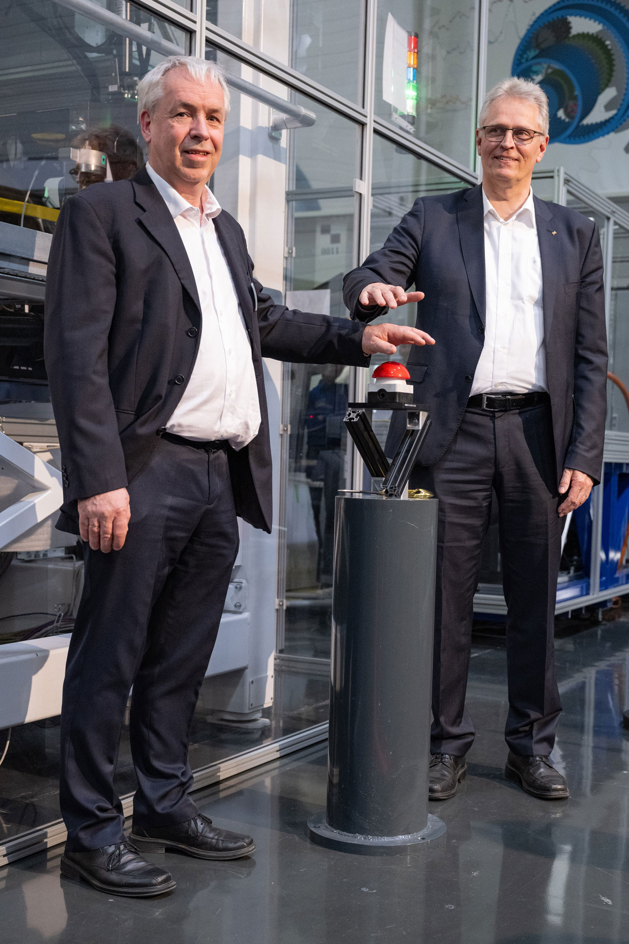 Prof. Tjark Siefkes und Prof. Karsten Lemmer vom DLR