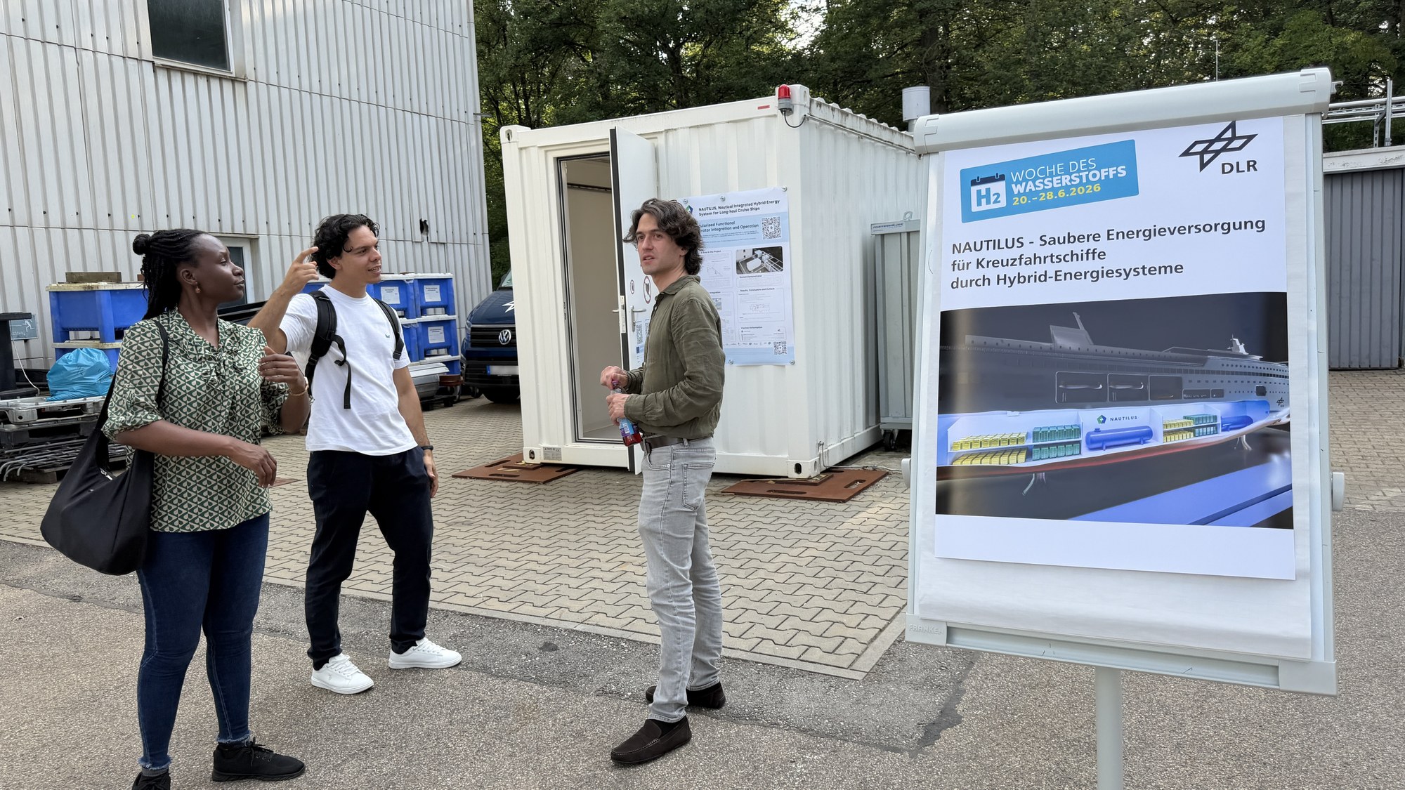 Gäste am NAUTILUS-Teststand
