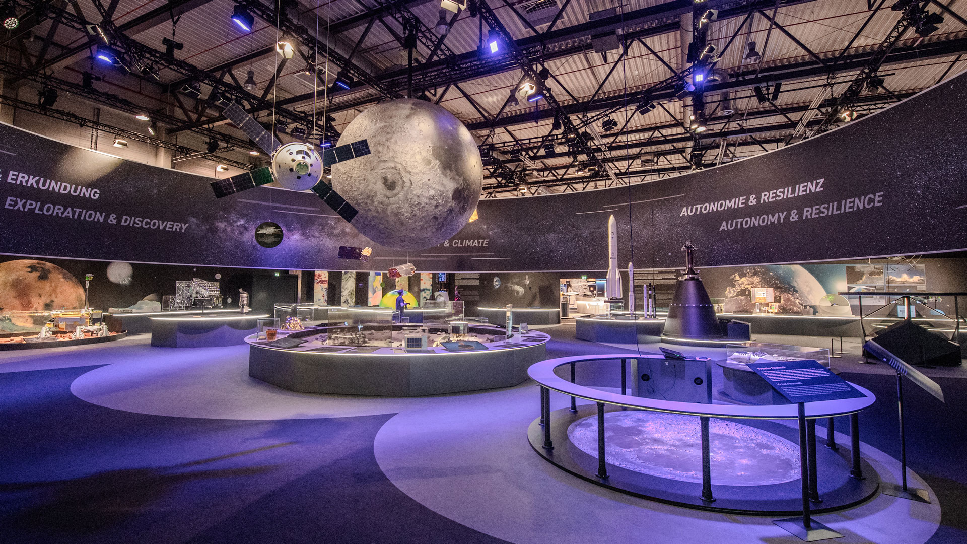 Weitwinkelaufnahme des Space Pavilion, der Raumfahrthalle auf der ILA 2026
