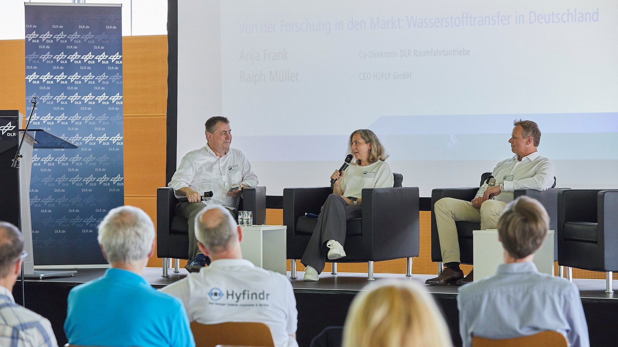 Das Bild zeigt die Podiumsdiskussion beim Wasserstofftag 2026 in Hardthausen.