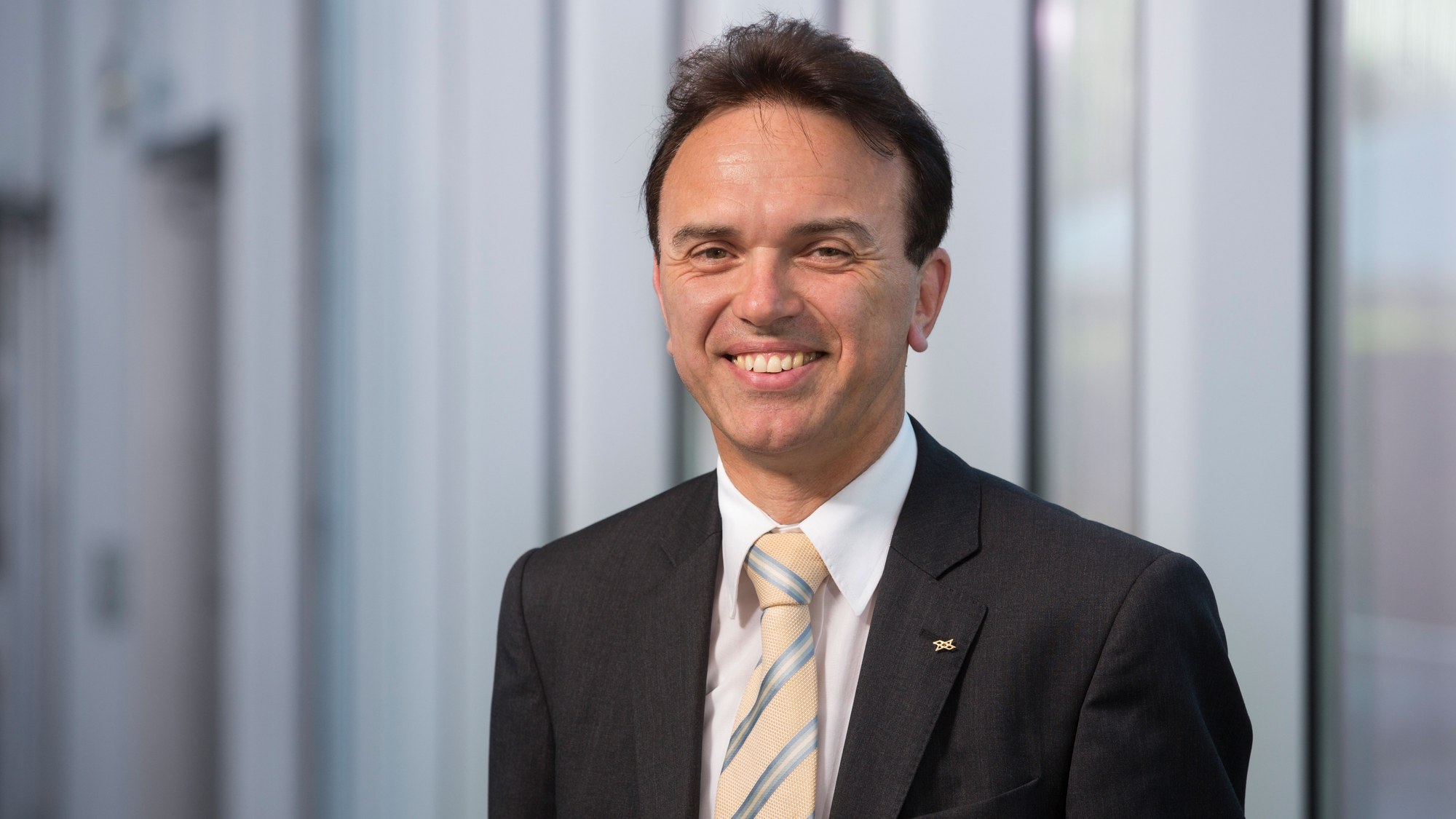 Bild des neuen Institutsdirektors Prof. André D. Thess