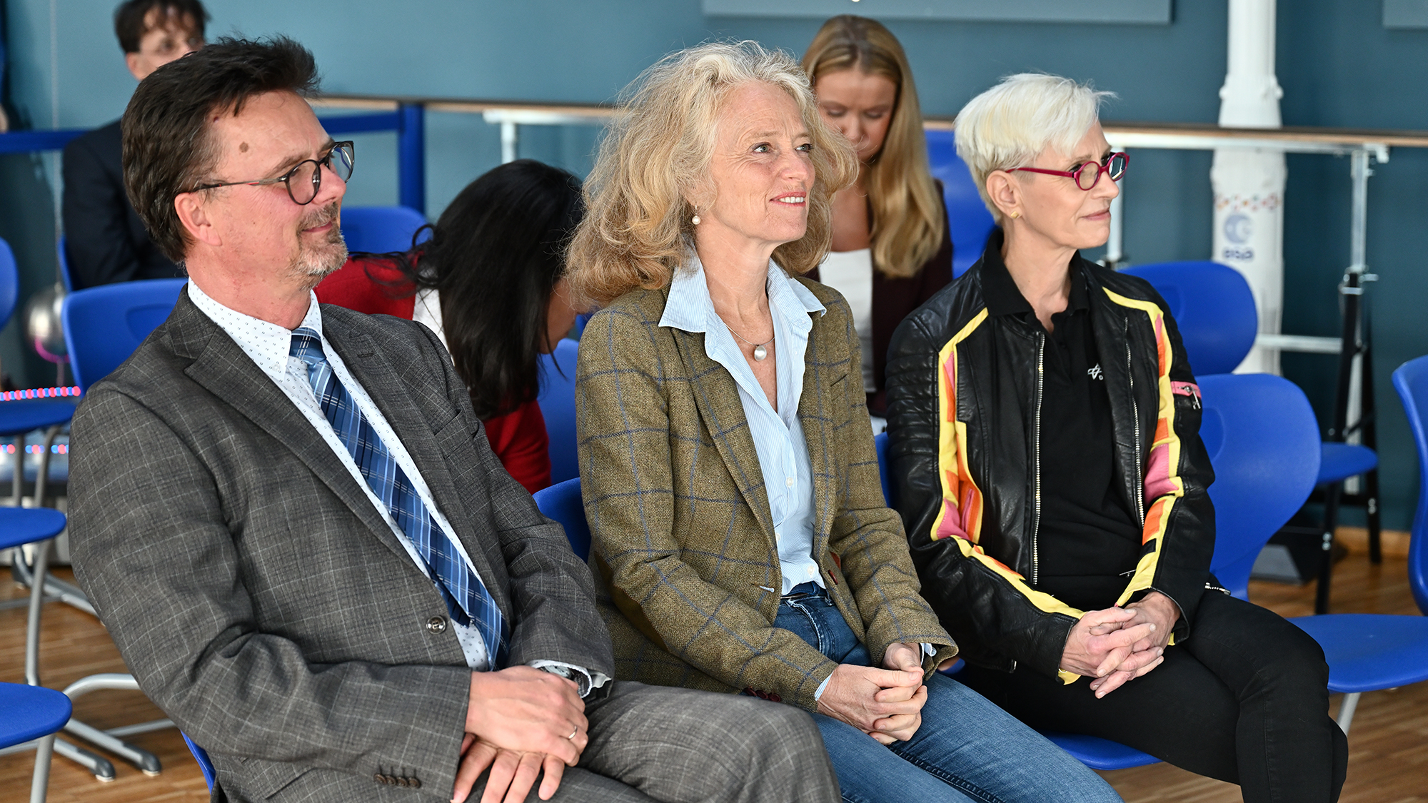 Holger Wandsleben, Prof. Dr.-Ing. habil. Eva-Maria Kern,  Prof. Dr.-Ing. Anke Kaysser-Pyzalla während einer Präsentation