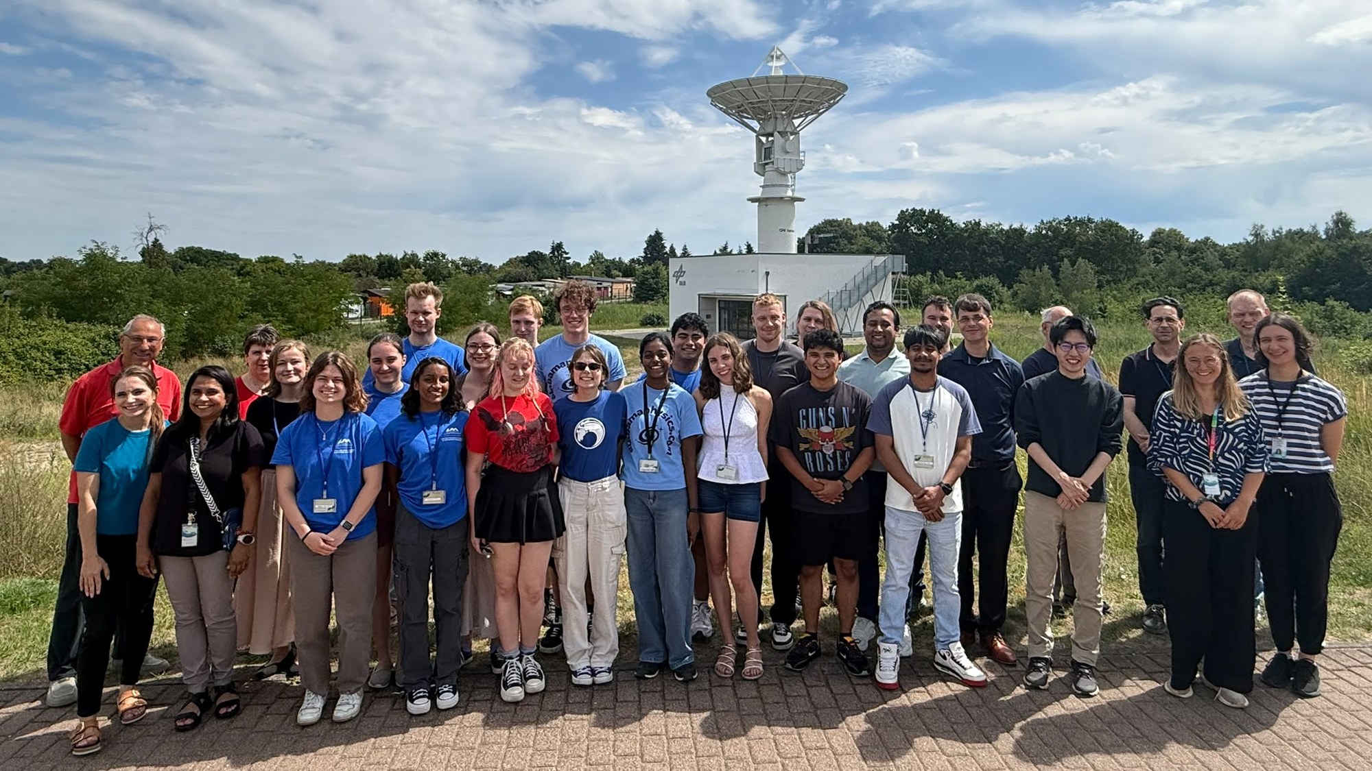Gruppenfoto aller Teilnehmenden am International Space Weather Camp am Standort Neustrelitz