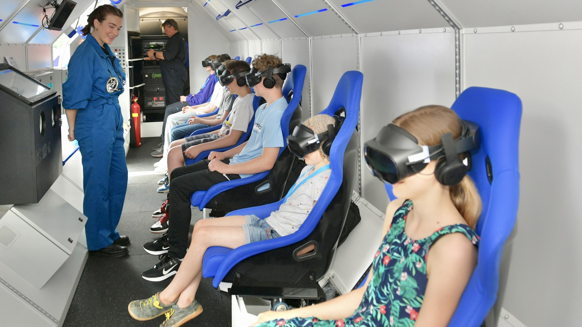 Nachwuchsastronautinnen und -astronauten im SPACEBUZZ ONE