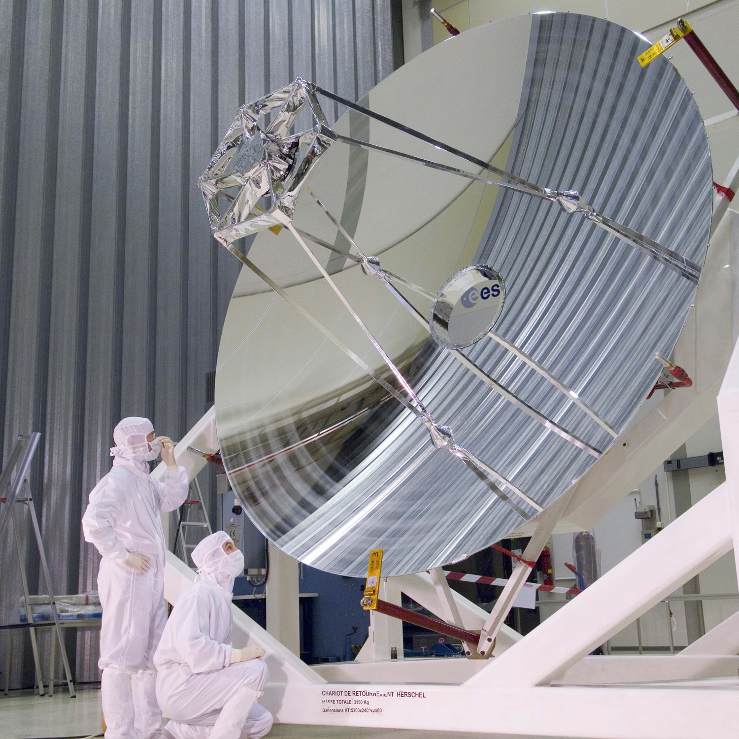 Der 3,5 Meter-Teleskopspiegel des Herschel-Observatoriums