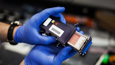 Die Cellbox-Minilabore werden für den Raumflug vorbereiten