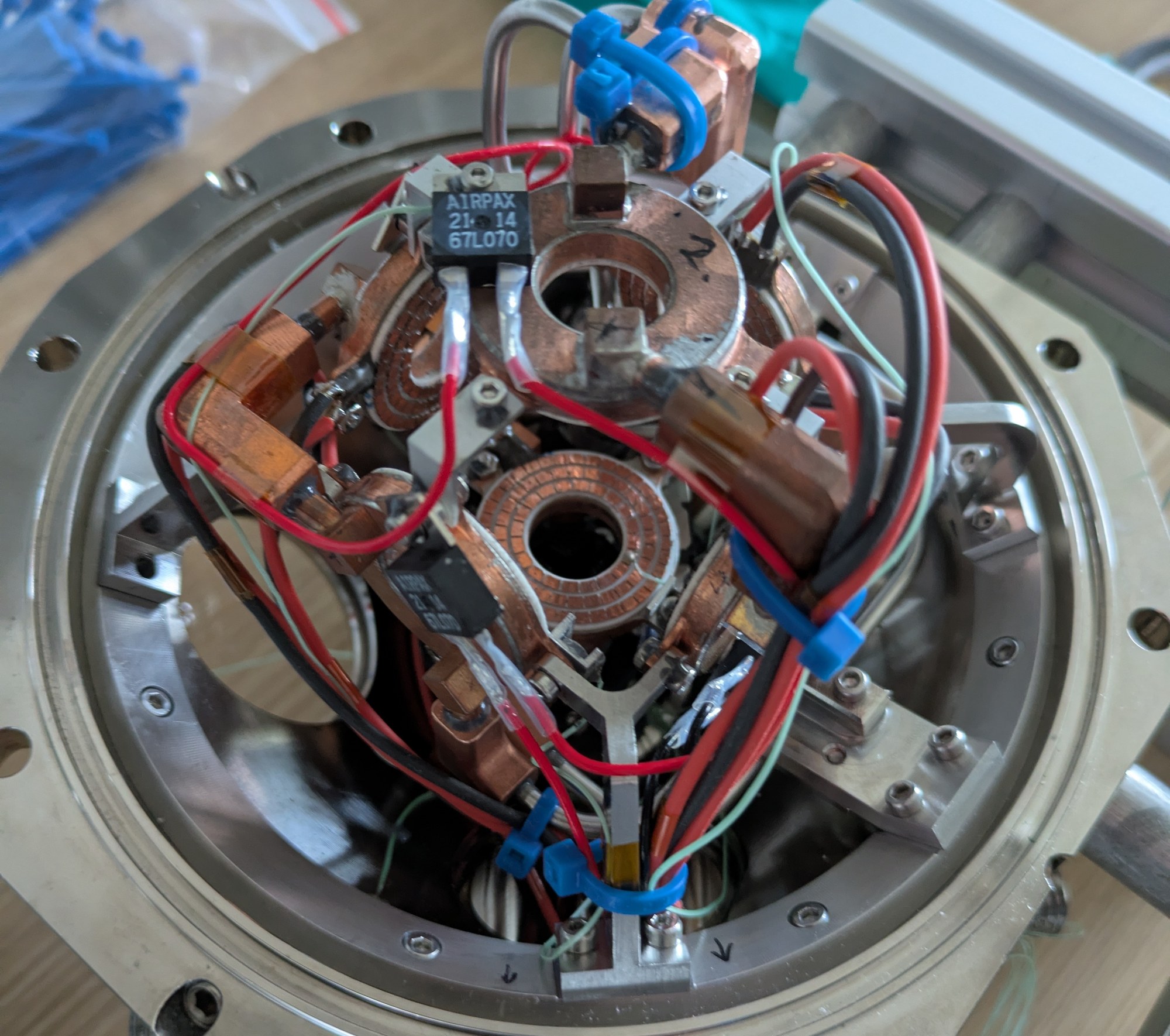 Die thermophoretische Falle des Laplace Experiments mit Verkabelung