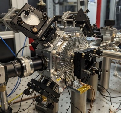 Ultrahochvakuumkammer mit 3D-Atomfalle der Strontium-Gitteruhr