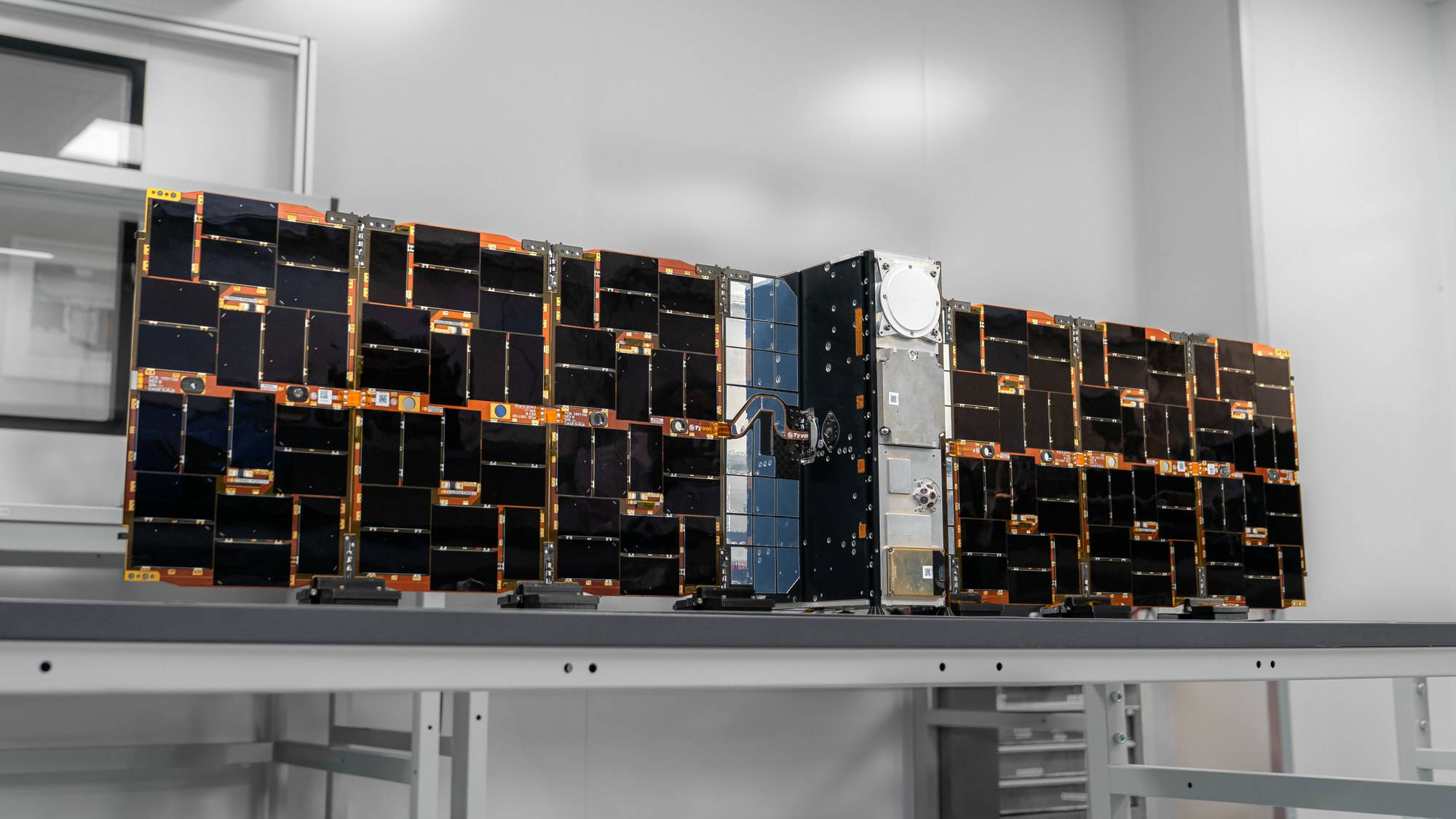 Der CubeSat Milani im Reinraum