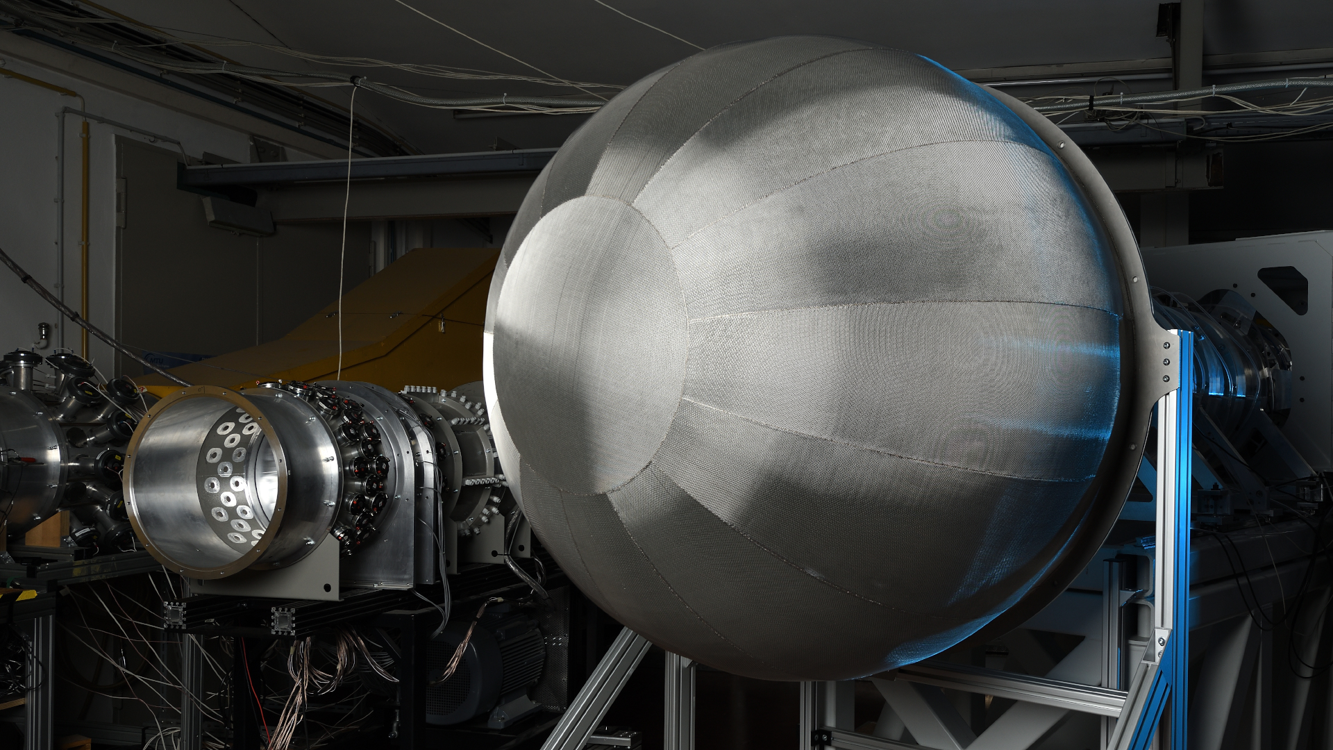 Der CRAFT-Prüfstand am Institut für Antriebstechnik testet neue Antriebskonzepte schon im Prototypenstadium und kann Fan-Schallanregung detailliert untersuchen.