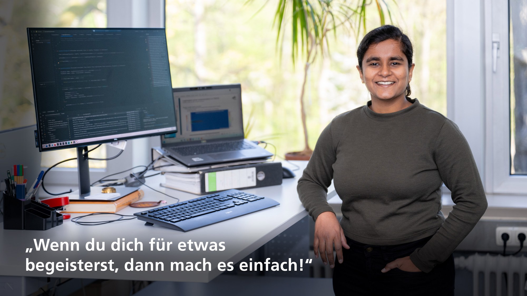 Alice arbeitet als Wissenschaftlerin am Institut für Antriebstechnik an der Entwicklung eines Spray-Lösers für TRACE. Dafür versucht sie, winzige Tröpfchenbewegungen präzise in einer Simulation darzustellen.