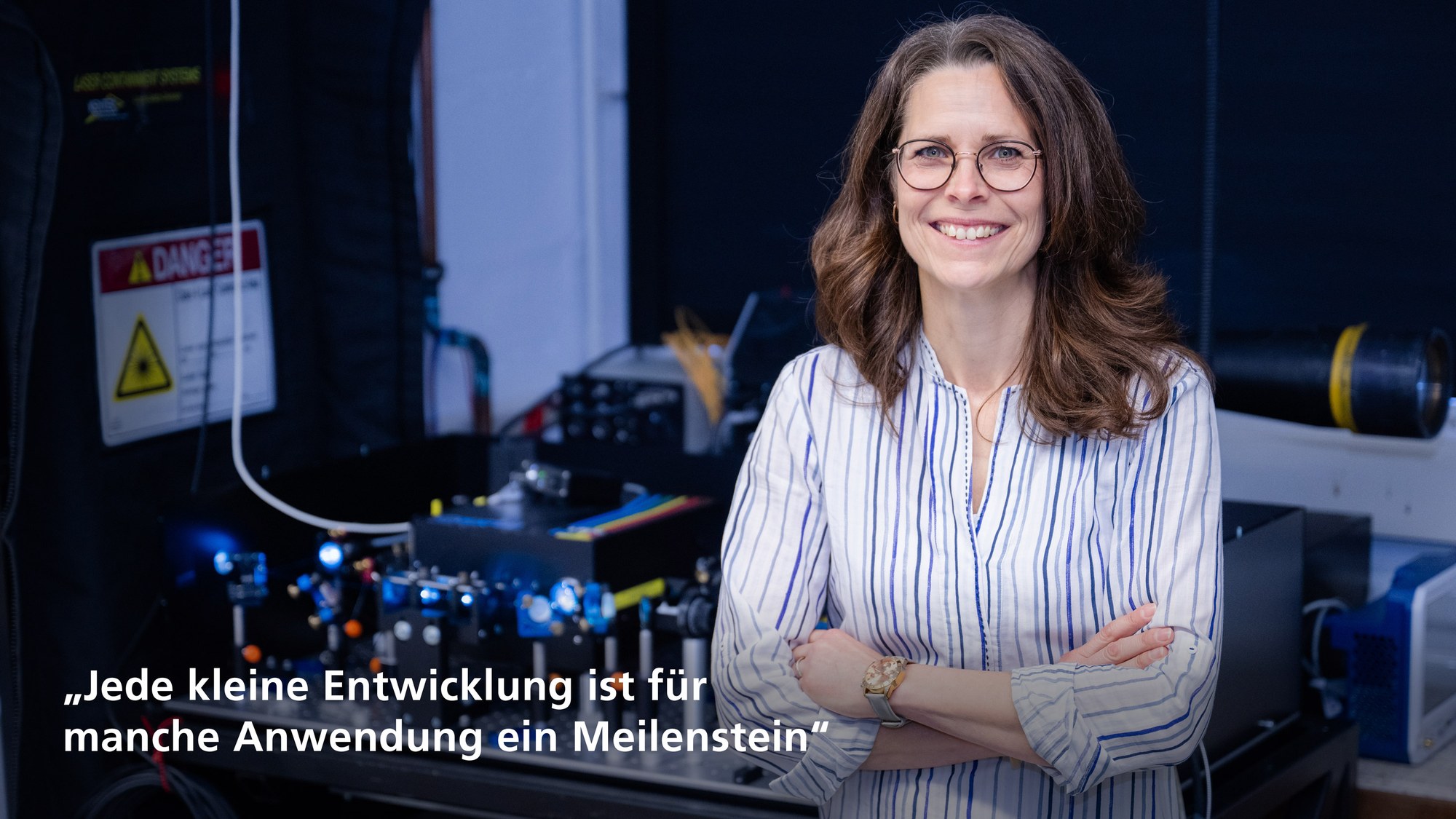 Melanies Herz schlägt für die Wissenschaft – auch wenn die Ingenieurin nach vielen Jahren am Institut nicht mehr selbst im Labor arbeitet, sondern sich heute um das Projektmanagement kümmert. Gerade die kleinen Erfolge im Team weiß sie dabei zu schätzen: „Das sind die Dinge, die einen durch den Alltag tragen“.