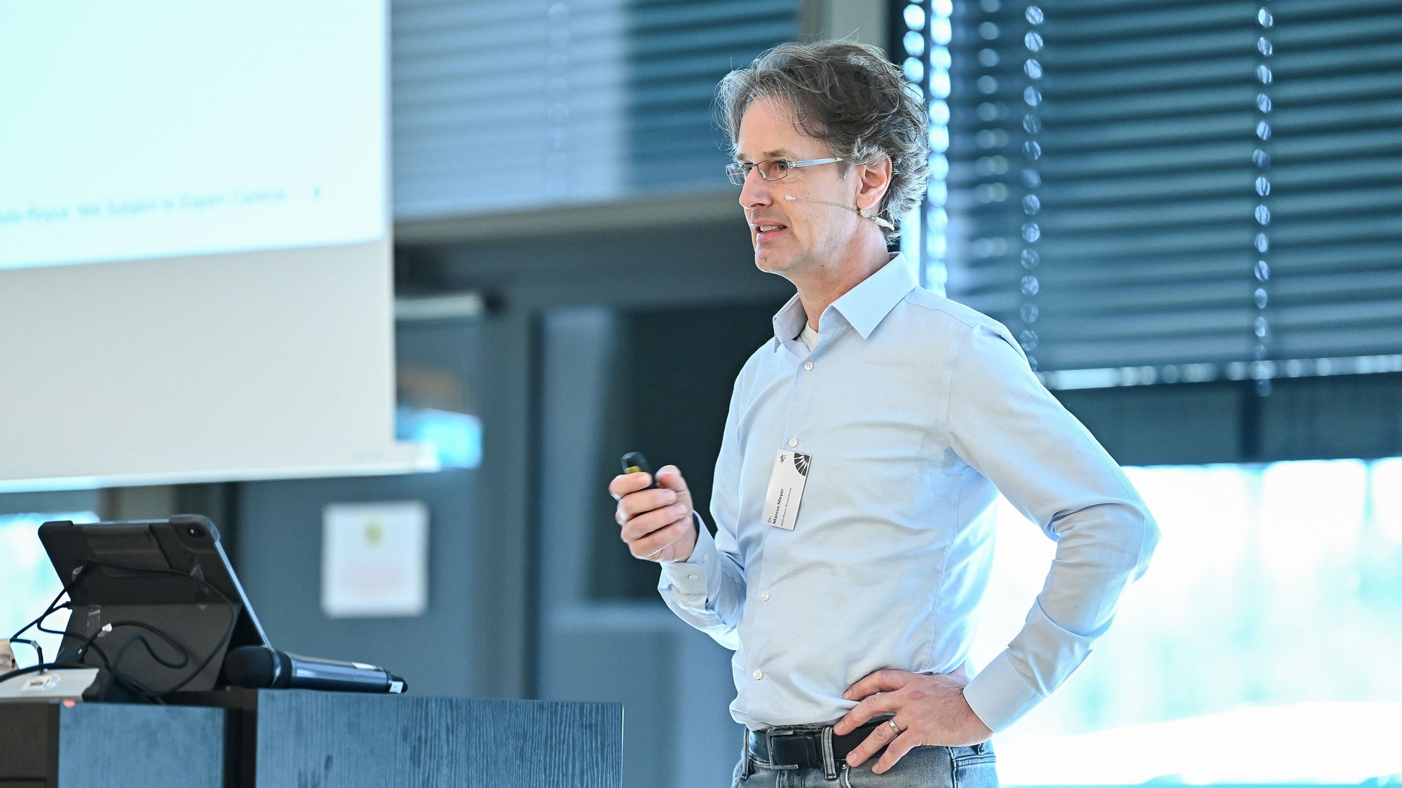 Dr. Marcus Meyer von Rolls-Royce Deutschland erläutert in einem Invited Talk Unterschiede sowie Gemeinsamkeiten von dem CFD Strömungslöser TRACE zu dem CFD Programm Hydra. Zudem gibt er einen Überblick von jüngsten Entwicklungen und Plänen für die Zukunft