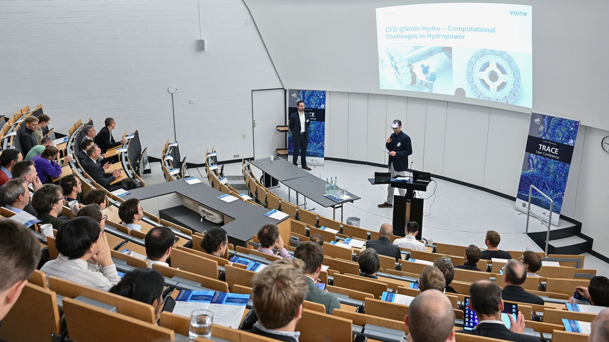 Dr. Thilo Dauch spricht in einem Invited Talk über Rechenherausforderungen bei der Nutzung von Wasserkraft