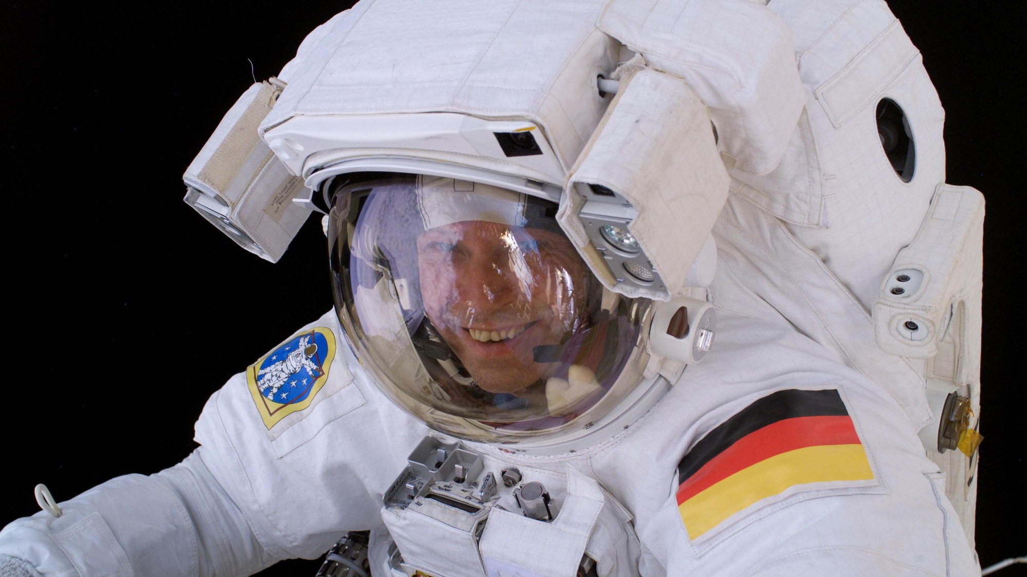 Thomas Reiter during his extra-vehicular activity on 3 August 2006