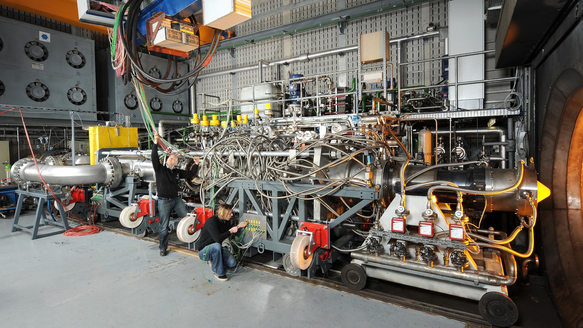 Montage des Brennkammervollrings im HBK2