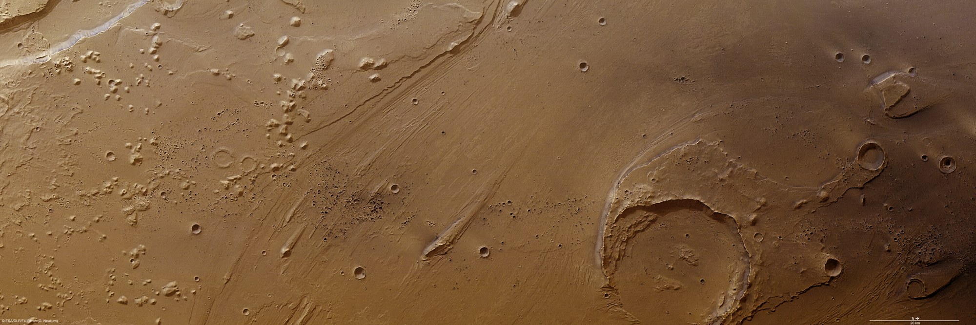 Senkrechte Draufsicht auf das Mündungsgebiet von Ares Vallis in Farbe
