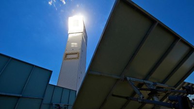 Das Turmkraftwerk in Jülich soll als Vorlage dienen für kommerzielle Kraftwerke in Südeuropa und Nordafrika