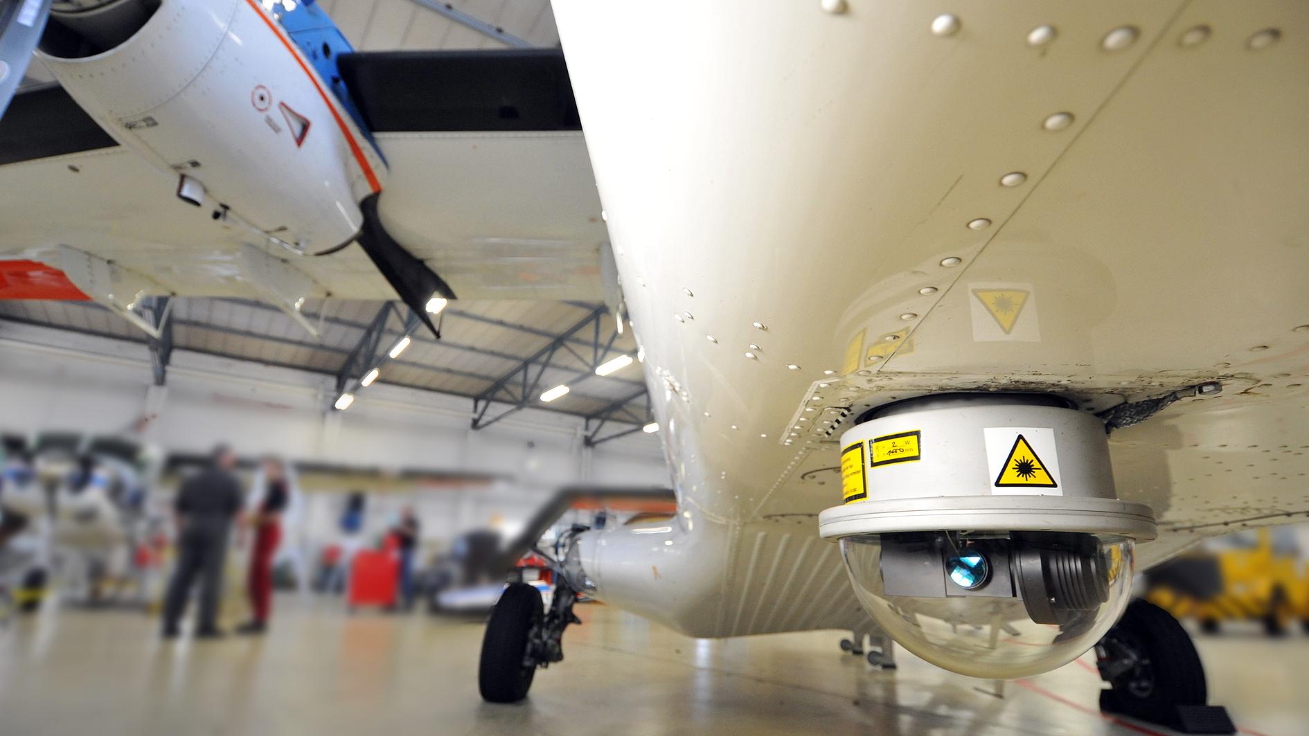 Außenanbau des Laserterminals an der DO 228-212