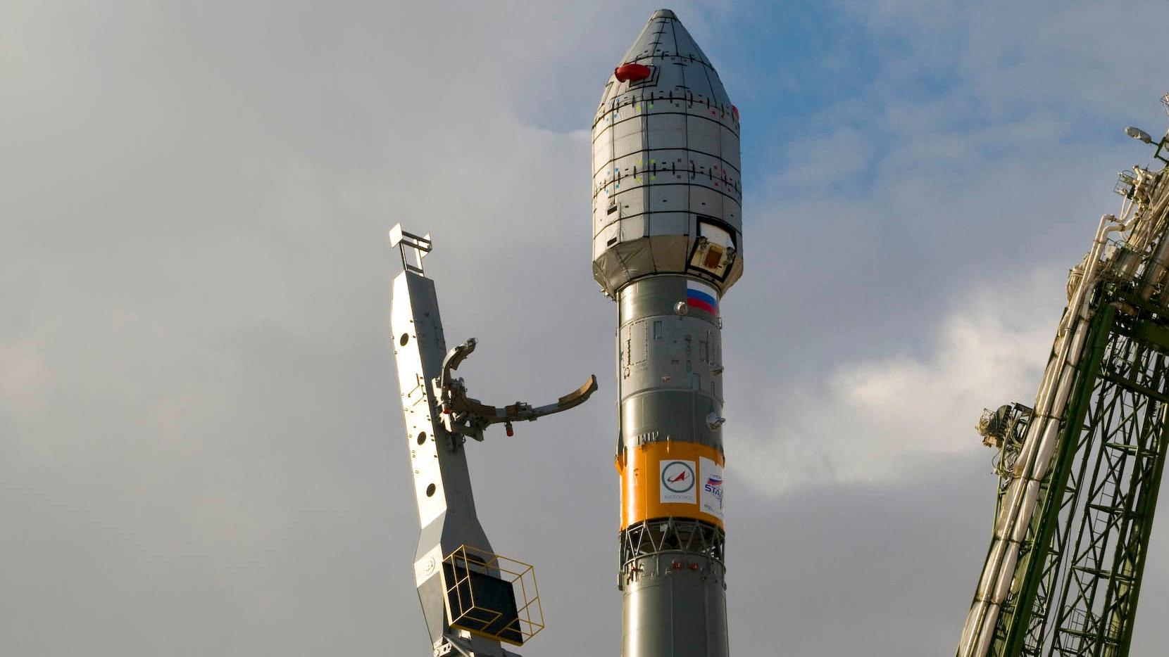 Sojus-Rakete mit Galileo-Testsatellit GIOVE-B auf der Startrampe