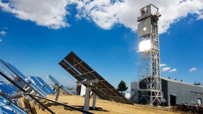 Solares Turmkraftwerk der Plataforma Solar de Almeria