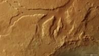 Sanfte Hügellandschaft und breite Täler in Ismeniae Fossae auf dem Mars