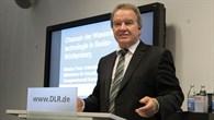 Umweltminister Franz Untersteller spricht beim Wasserstofftag in Lampoldshausen.
