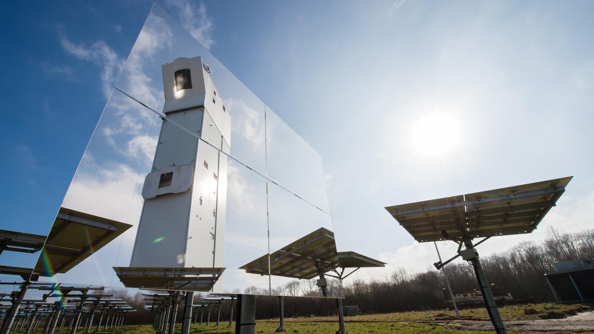 Spiegelbild des Solarturms