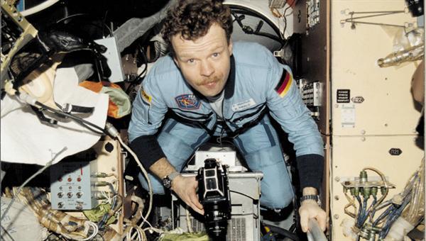 Video: Fotografieren auf der Raumstation - damals und heute