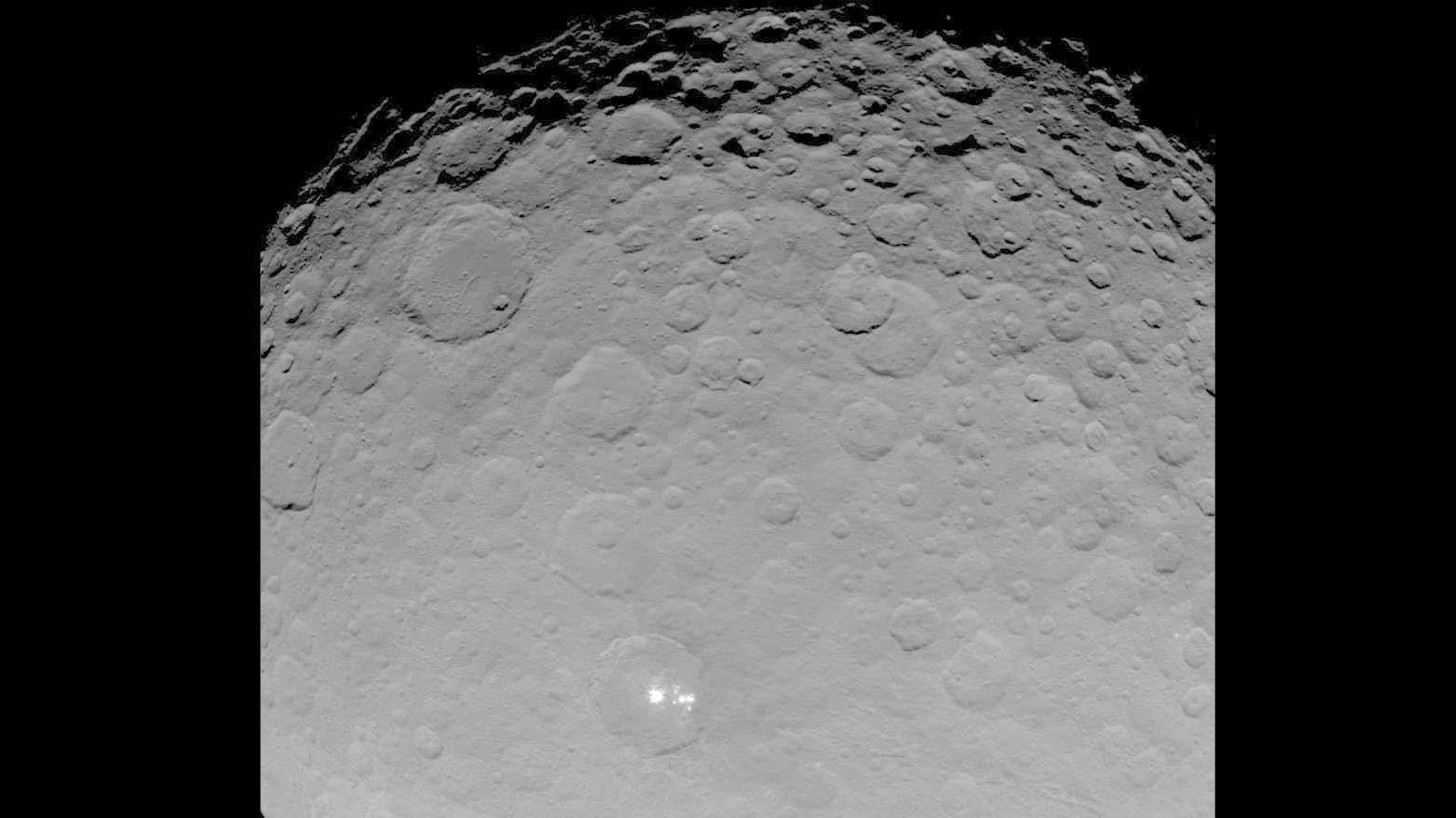 Zwergplanet Ceres und seine hellen Flecken