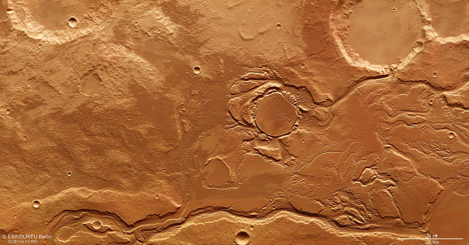 Echtfarbendraufsicht auf das Gebiet Mangala Valles und Minio Vallis