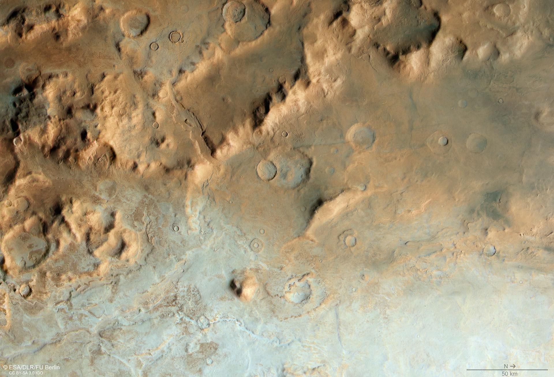 Teil des westlichen Kraterrands von Hellas Planitia