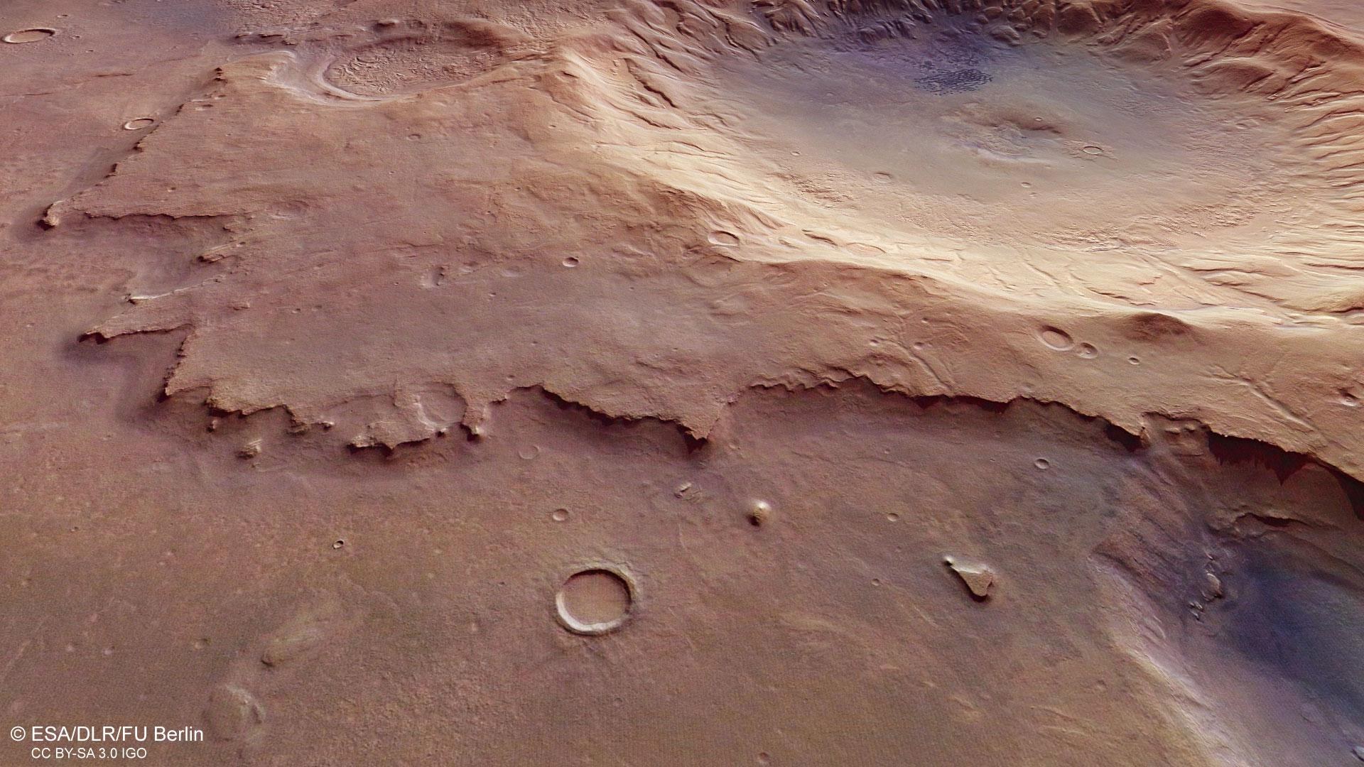Erosionsspuren an einem namenlosen Krater in Noachis Terra