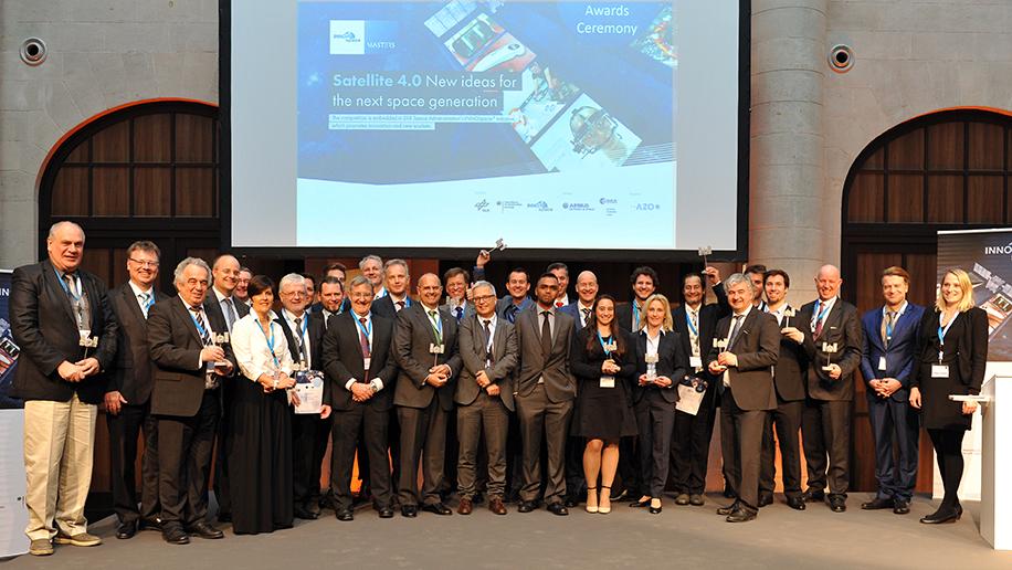 Gewinner und Organisatoren des ersten INNOspace-Masters-Wettbewerbs