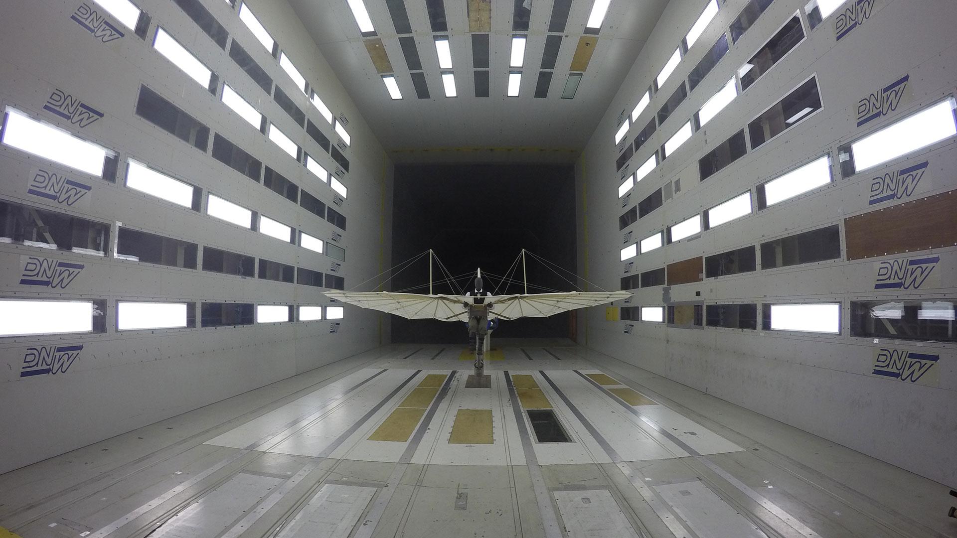 Hightech trifft Handarbeit - Lilienthal-Gleiter im Windkanal