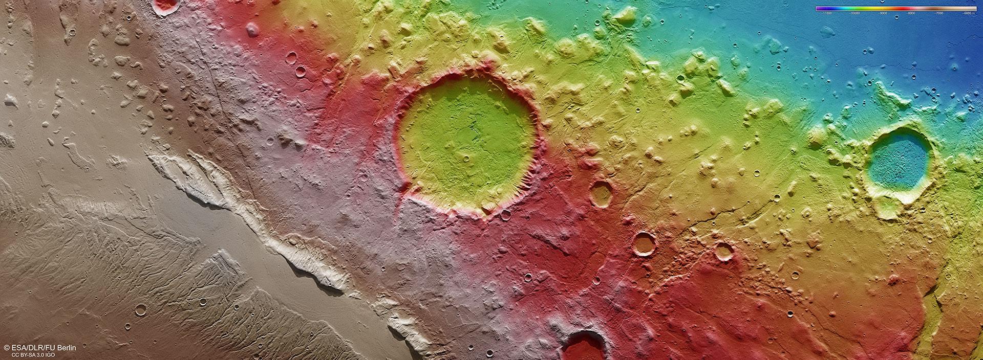 Falschfarbendarstellung der Topographie der Acheron Fossae