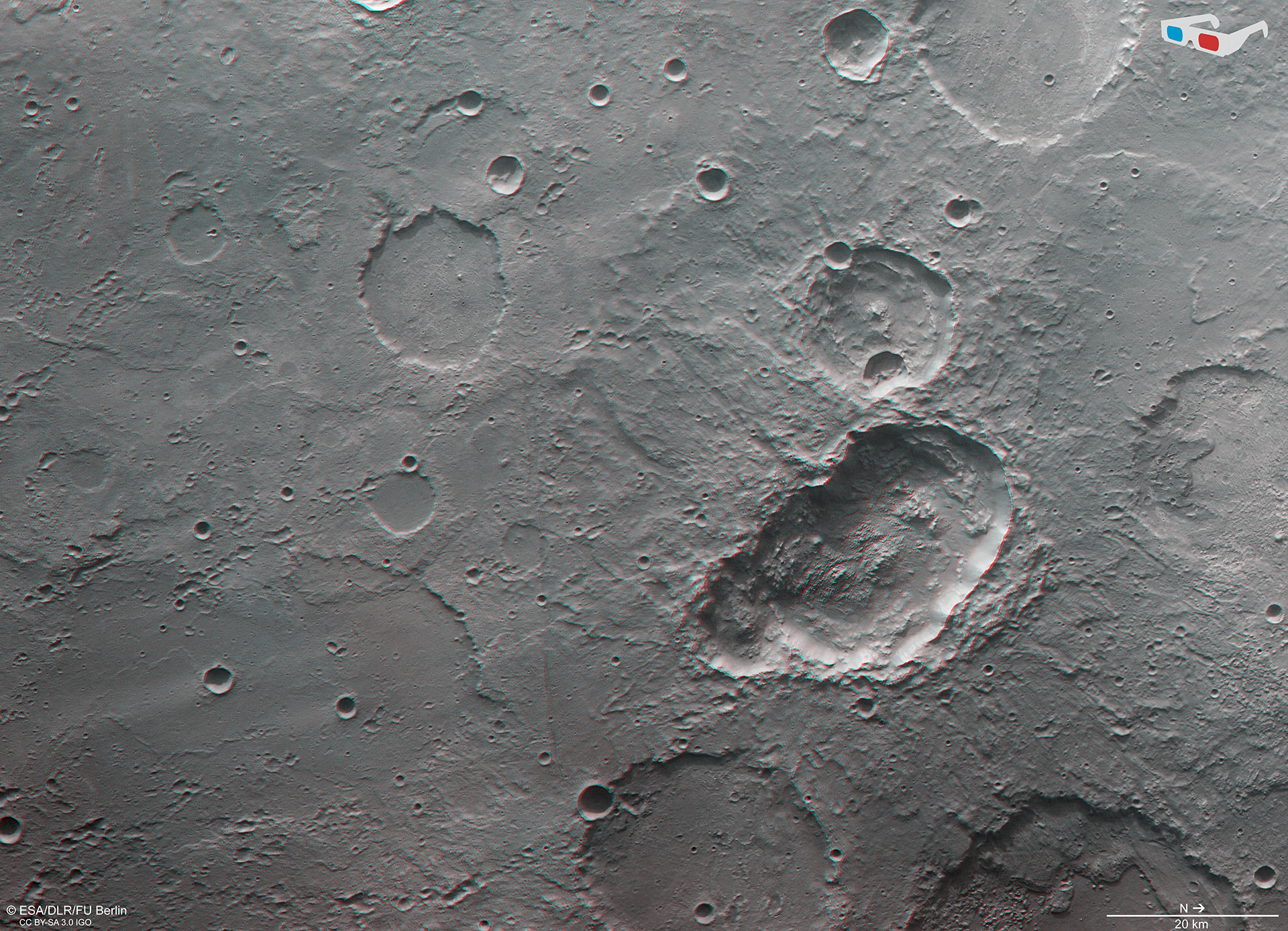 Anaglyphenbild des Dreifachkraters in der südlichen Hochlandregion Terra Sirenum