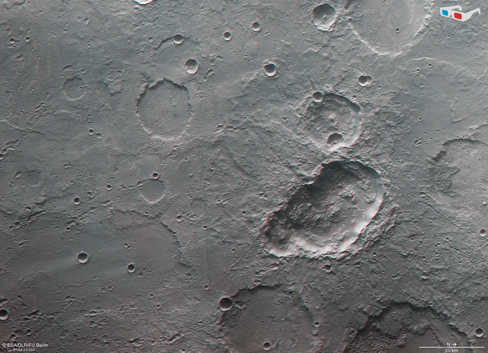 Anaglyphenbild des Dreifachkraters in der südlichen Hochlandregion Terra Sirenum