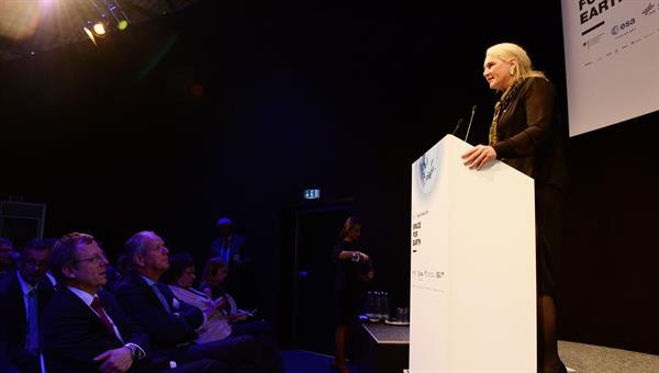 Prof. Pascale Ehrenfreund bei der Eröffnung