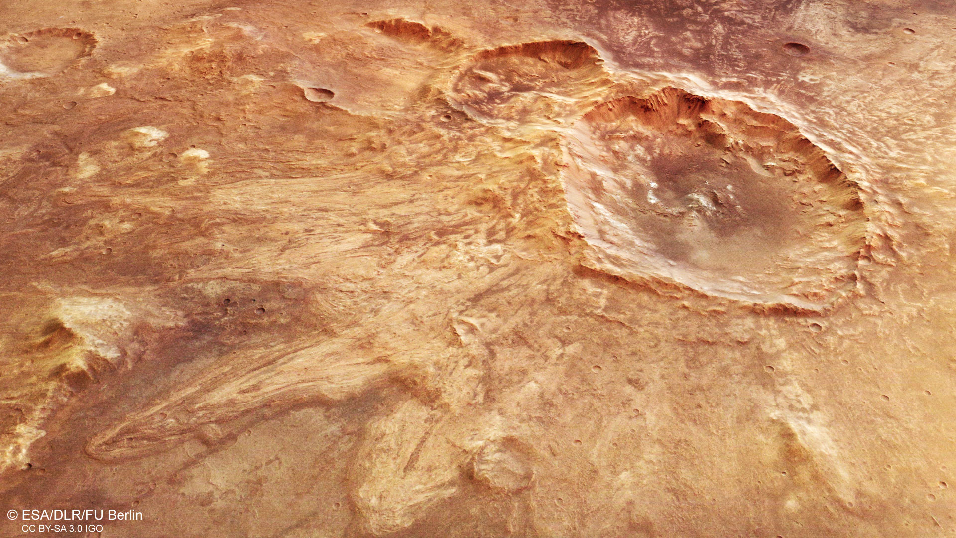 Blick in den Krater und auf seine mehrlagige Auswurfdecke