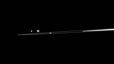 Die kleinen Saturnmonde Epimetheus, Janus, Prometheus und Atlas