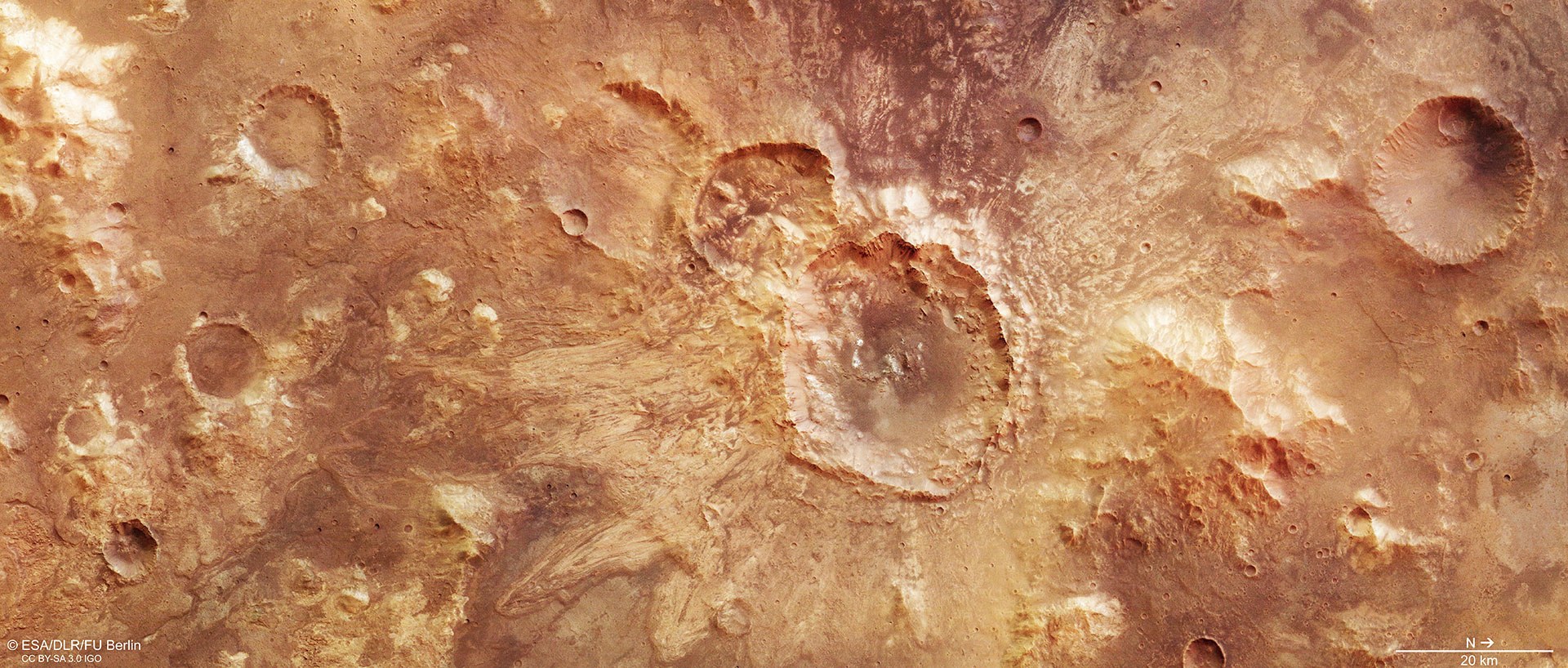 Farbansicht des auffälligen Kraters nördlich des Hellas-Beckens
