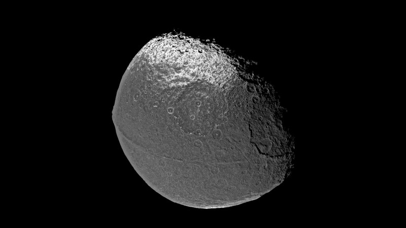 Iapetus Mond mit zwei Gesichtern
